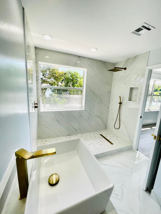 For Rent: $3,800 (4 beds, 2 baths, 2003 Square Feet)