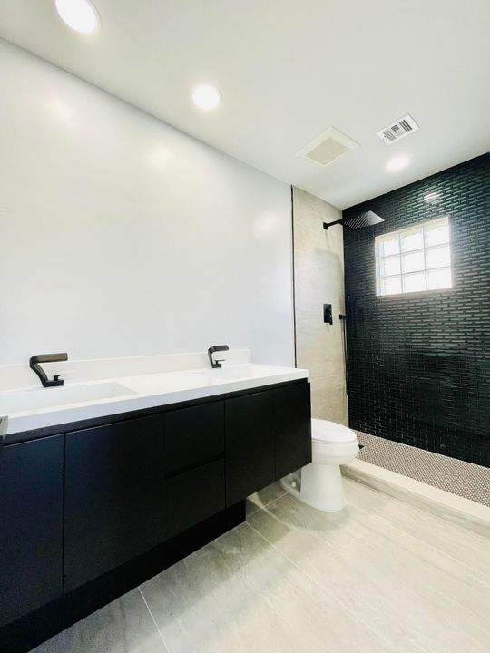 For Rent: $3,800 (4 beds, 2 baths, 2003 Square Feet)