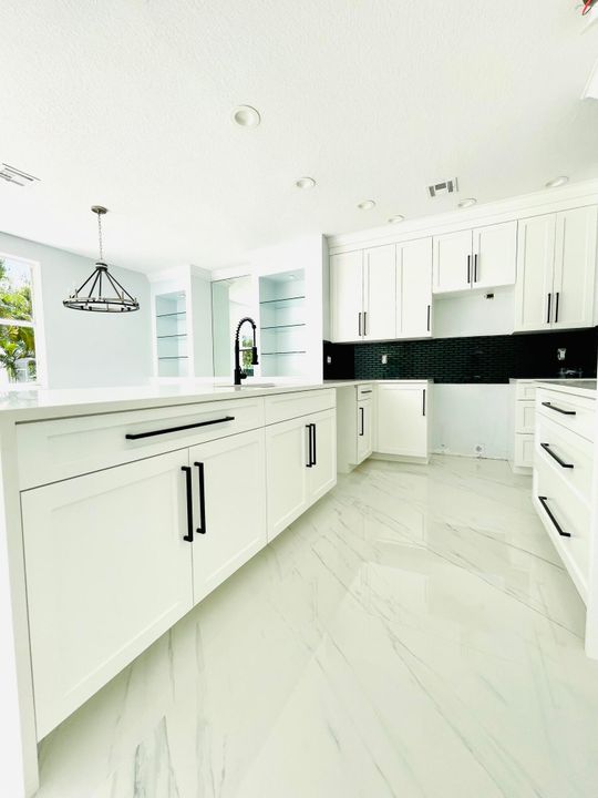 For Rent: $3,800 (4 beds, 2 baths, 2003 Square Feet)