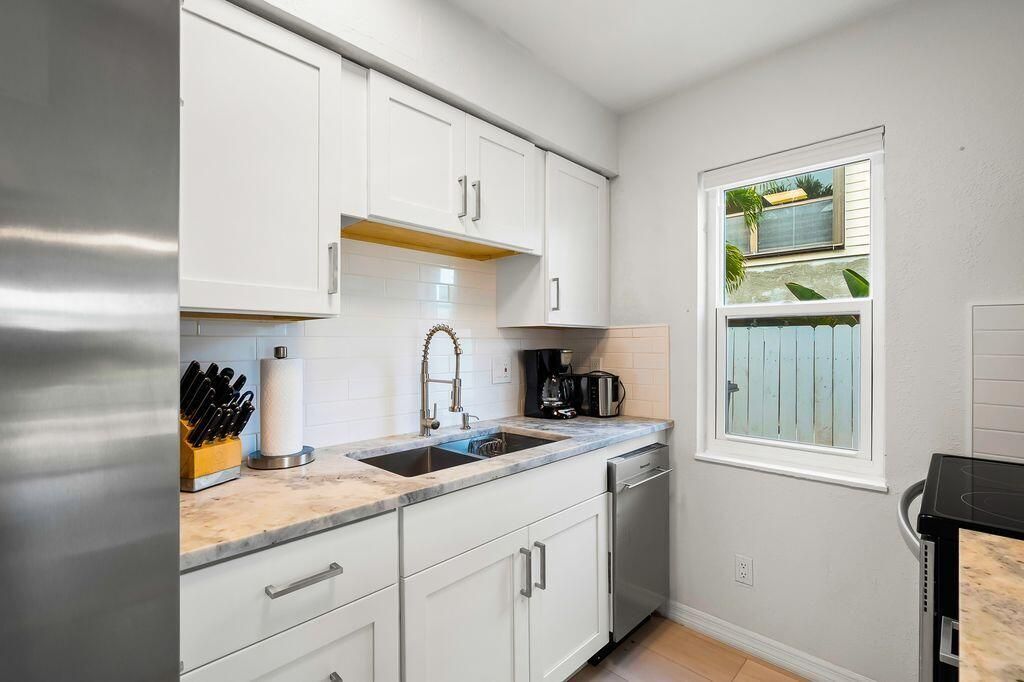 Под контрактом: $1,800 (2 спален, 1 ванн, 1200 Квадратных фут)