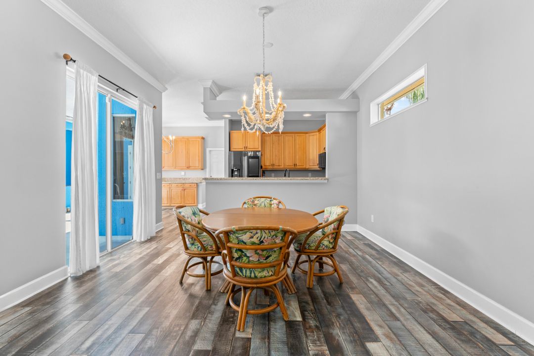 合同活跃: $485,000 (3 贝兹, 3 浴室, 1870 平方英尺)