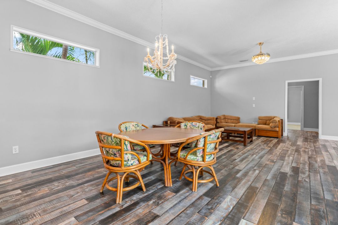 合同活跃: $485,000 (3 贝兹, 3 浴室, 1870 平方英尺)