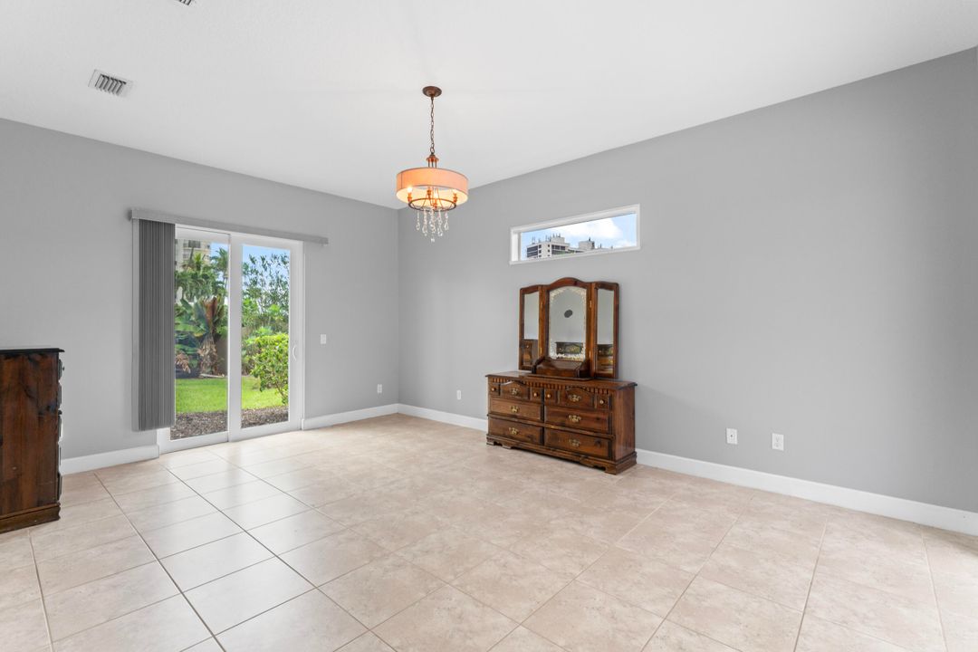 合同活跃: $485,000 (3 贝兹, 3 浴室, 1870 平方英尺)