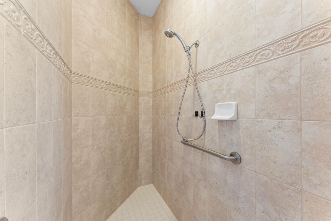 合同活跃: $485,000 (3 贝兹, 3 浴室, 1870 平方英尺)