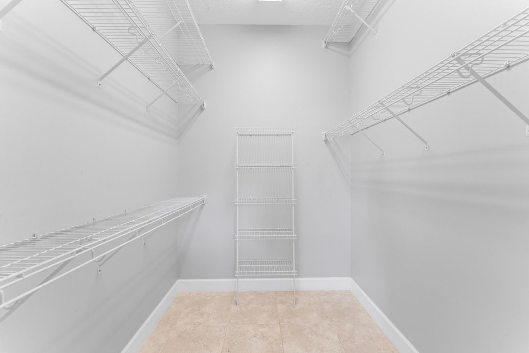 合同活跃: $485,000 (3 贝兹, 3 浴室, 1870 平方英尺)