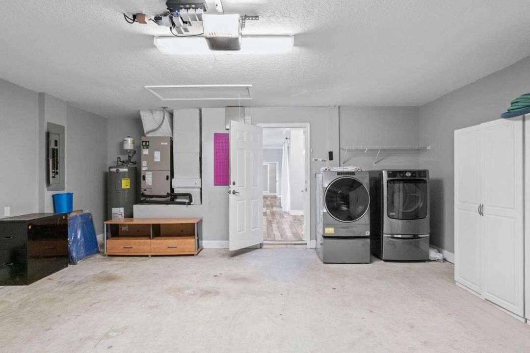 合同活跃: $485,000 (3 贝兹, 3 浴室, 1870 平方英尺)