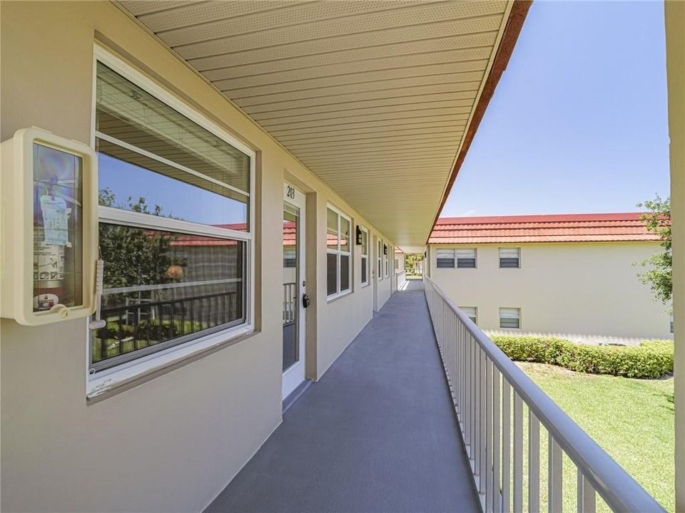 For Sale: $129,000 (1 beds, 1 baths, 934 Square Feet)