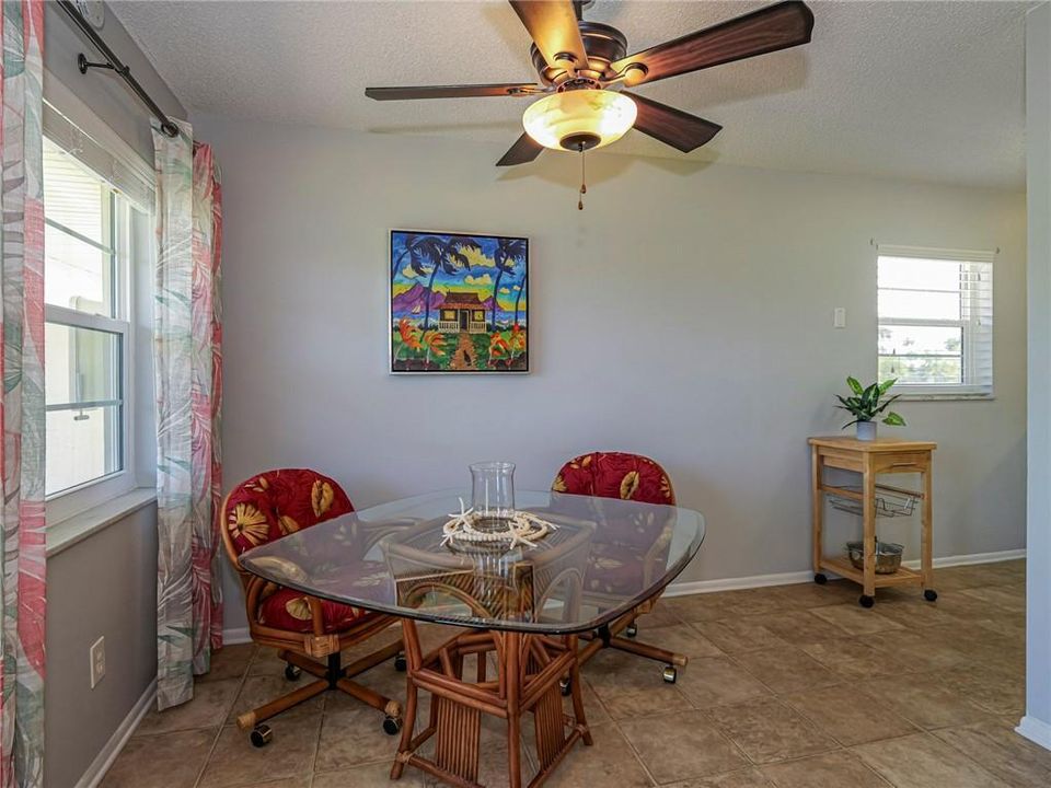 For Sale: $129,000 (1 beds, 1 baths, 934 Square Feet)