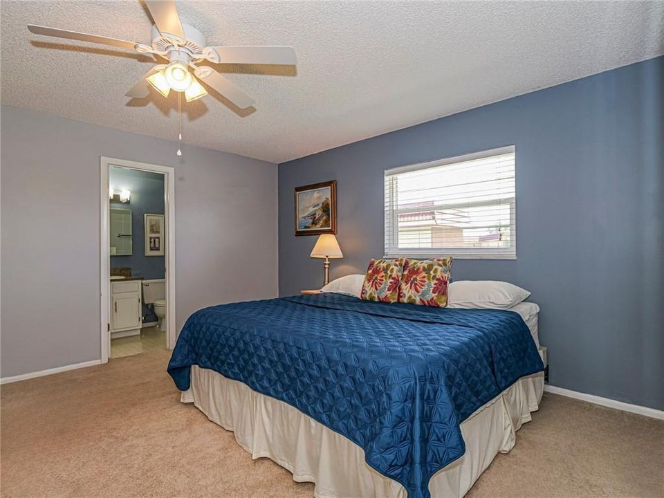 For Sale: $129,000 (1 beds, 1 baths, 934 Square Feet)