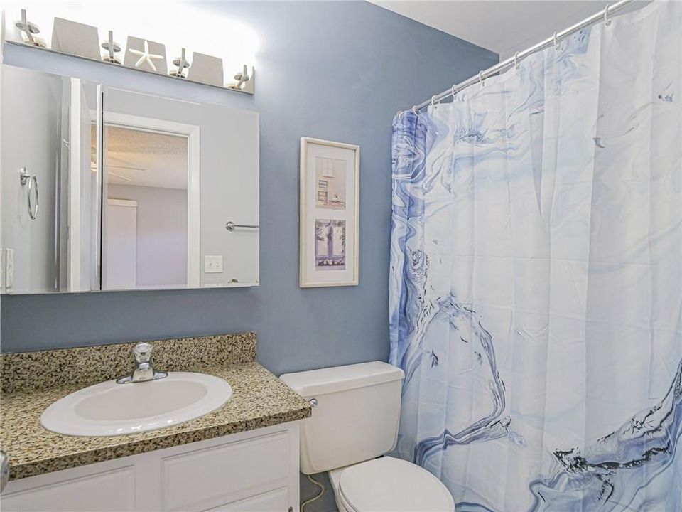 For Sale: $129,000 (1 beds, 1 baths, 934 Square Feet)