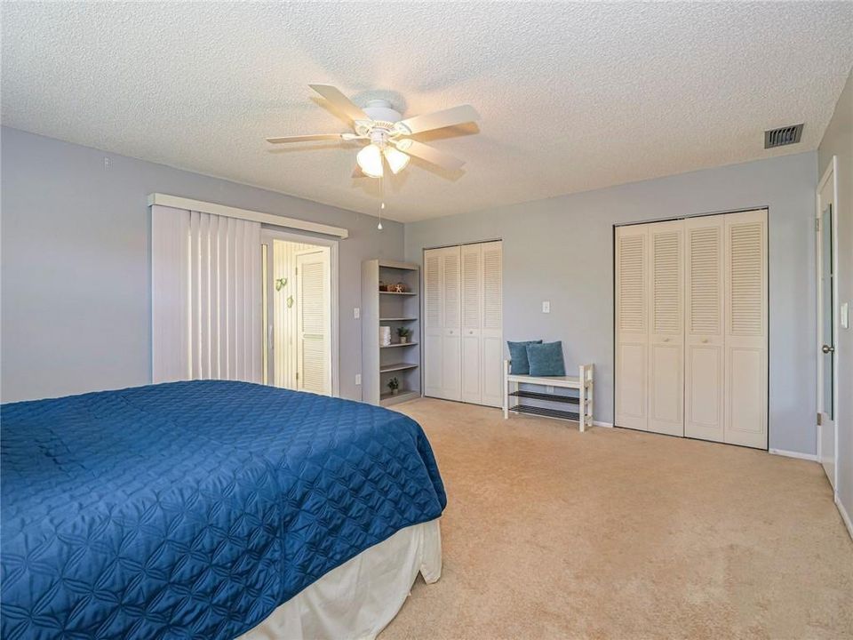 For Sale: $129,000 (1 beds, 1 baths, 934 Square Feet)