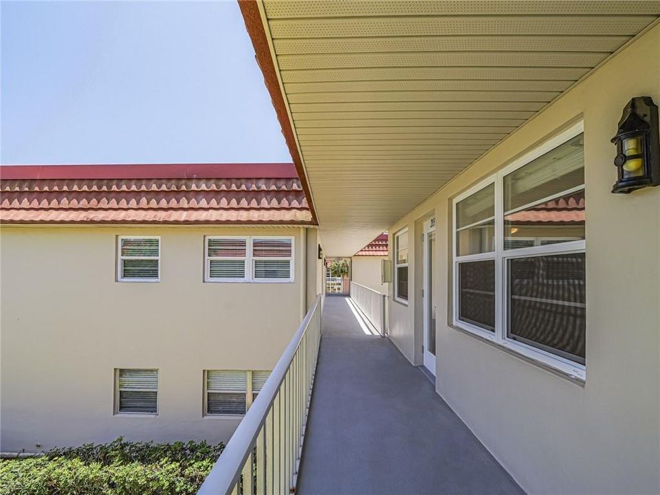 For Sale: $129,000 (1 beds, 1 baths, 934 Square Feet)