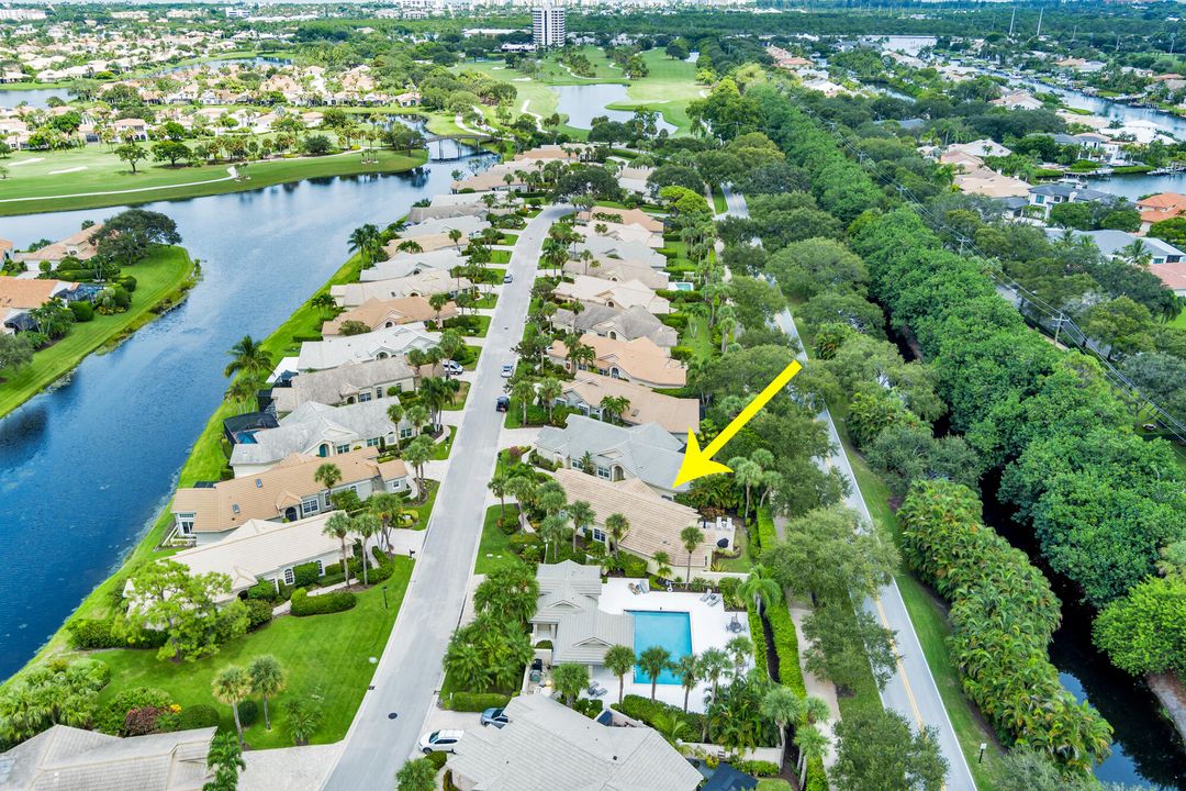 For Sale: $1,200,000 (3 beds, 2 baths, 2025 Square Feet)