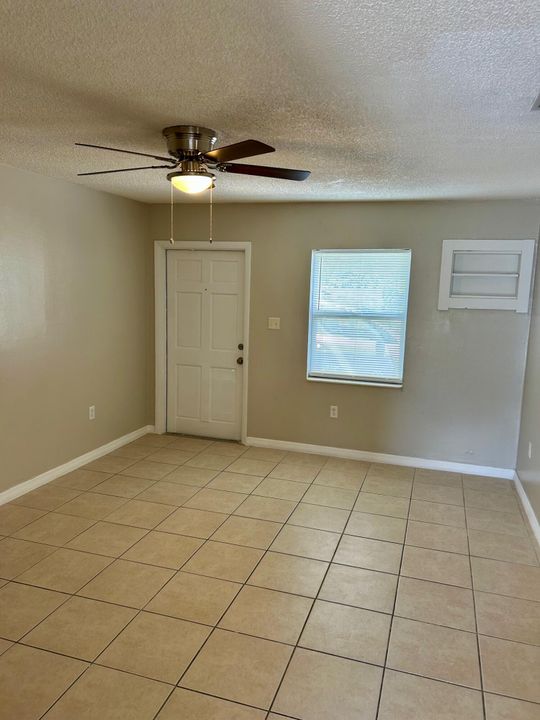 For Rent: $1,650 (2 beds, 1 baths, 784 Square Feet)