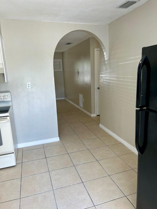For Rent: $1,650 (2 beds, 1 baths, 784 Square Feet)