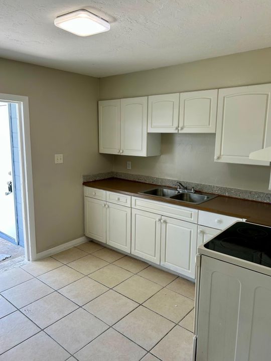 For Rent: $1,650 (2 beds, 1 baths, 784 Square Feet)