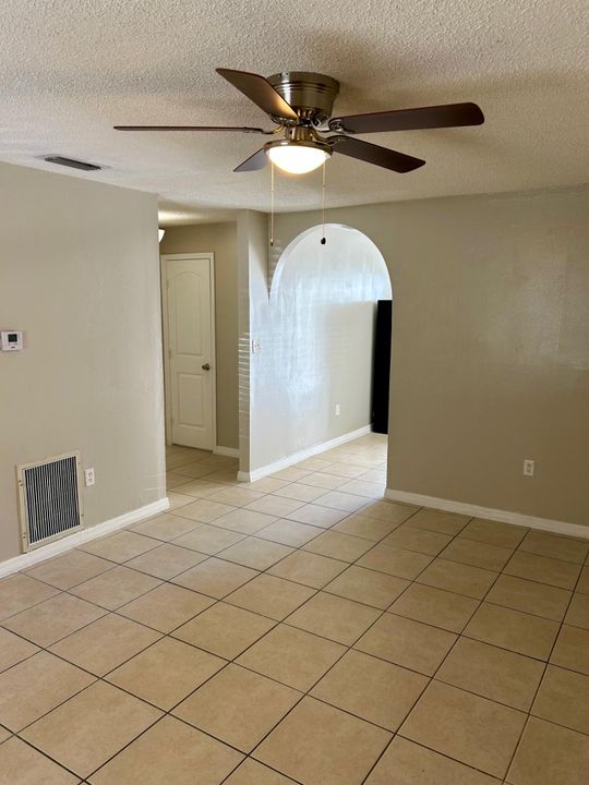 For Rent: $1,650 (2 beds, 1 baths, 784 Square Feet)
