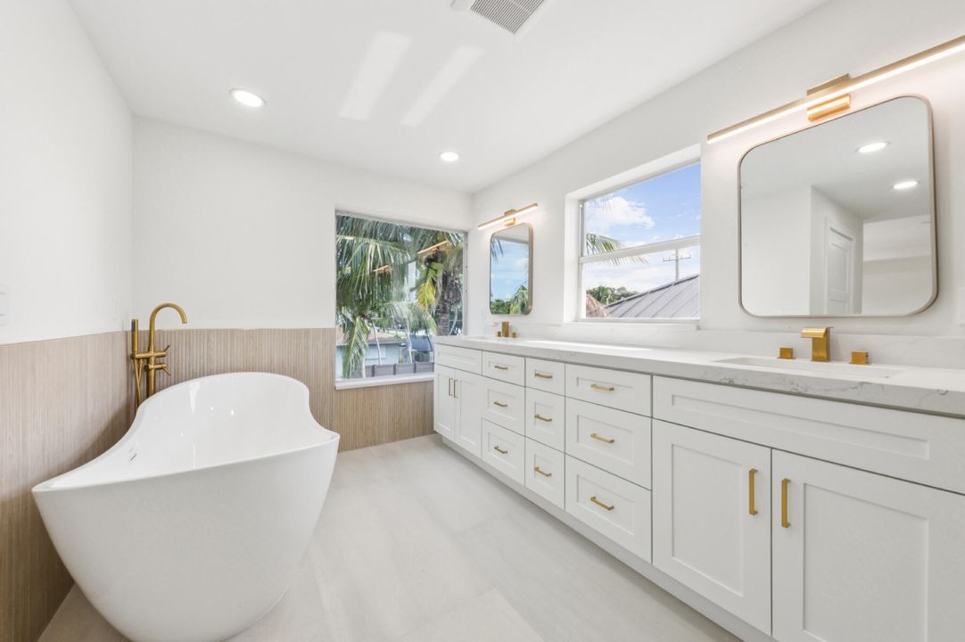 合同活跃: $1,549,000 (5 贝兹, 3 浴室, 2570 平方英尺)