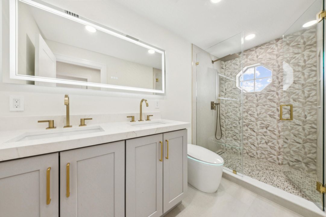 合同活跃: $1,549,000 (5 贝兹, 3 浴室, 2570 平方英尺)