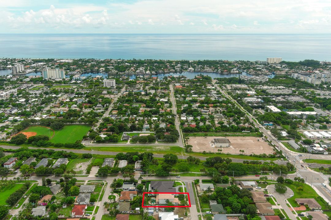 合同活跃: $1,549,000 (5 贝兹, 3 浴室, 2570 平方英尺)