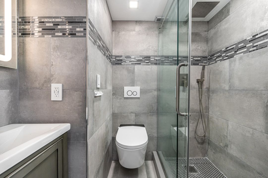 Active With Contract: $430,000 (2 beds, 2 baths, 896 Square Feet)