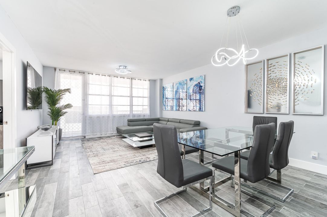 Active With Contract: $430,000 (2 beds, 2 baths, 896 Square Feet)