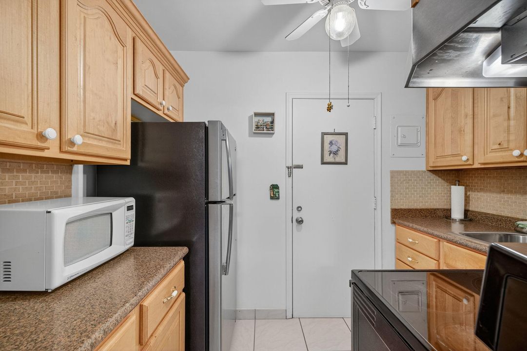 For Sale: $120,000 (1 beds, 1 baths, 650 Square Feet)