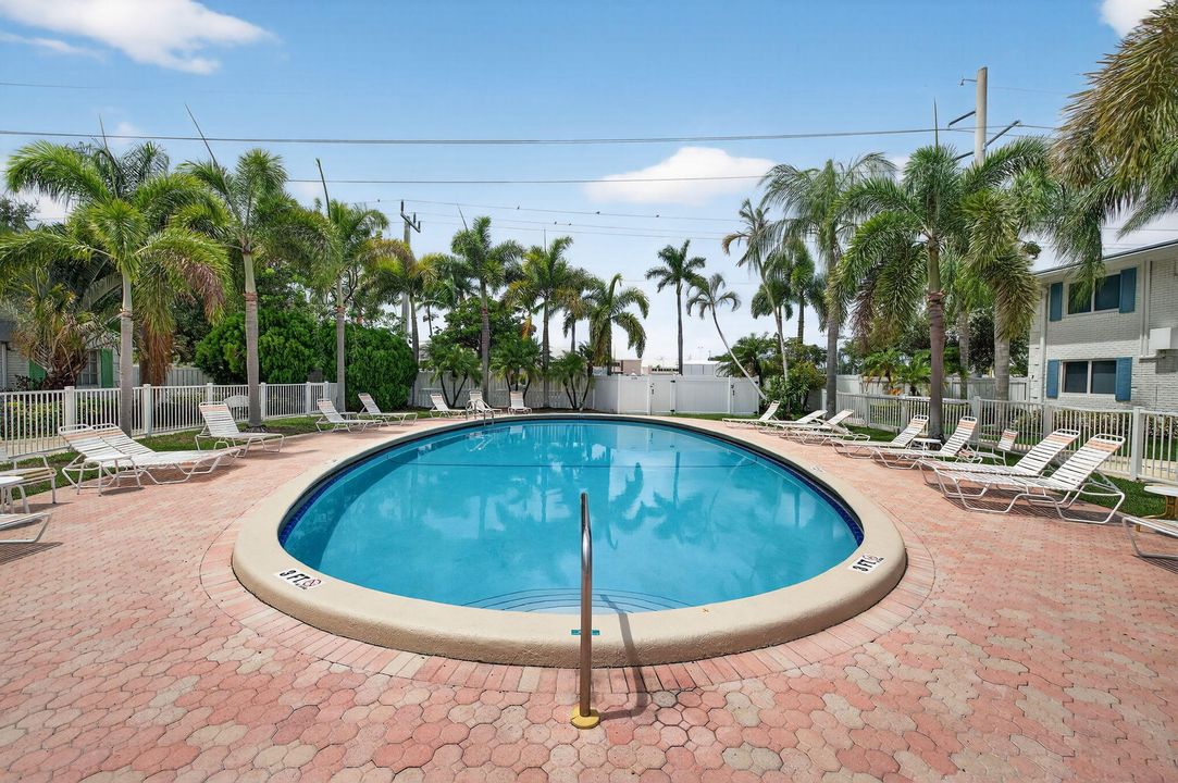 For Sale: $120,000 (1 beds, 1 baths, 650 Square Feet)