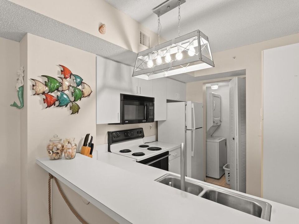 На продажу: $255,000 (2 спален, 2 ванн, 1140 Квадратных фут)