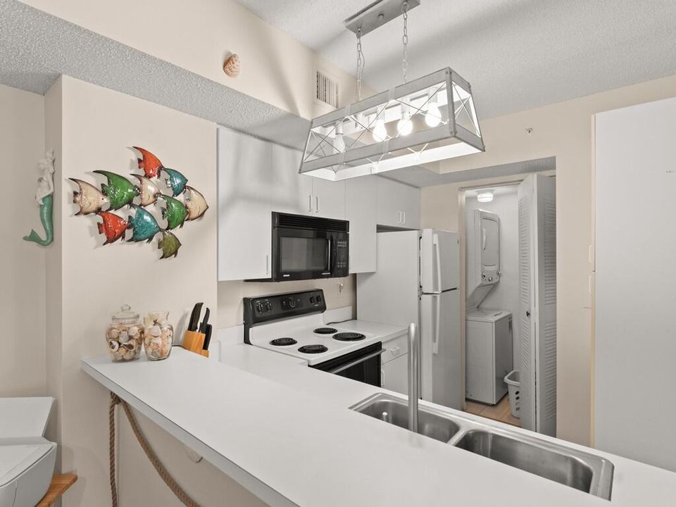 На продажу: $255,000 (2 спален, 2 ванн, 1140 Квадратных фут)