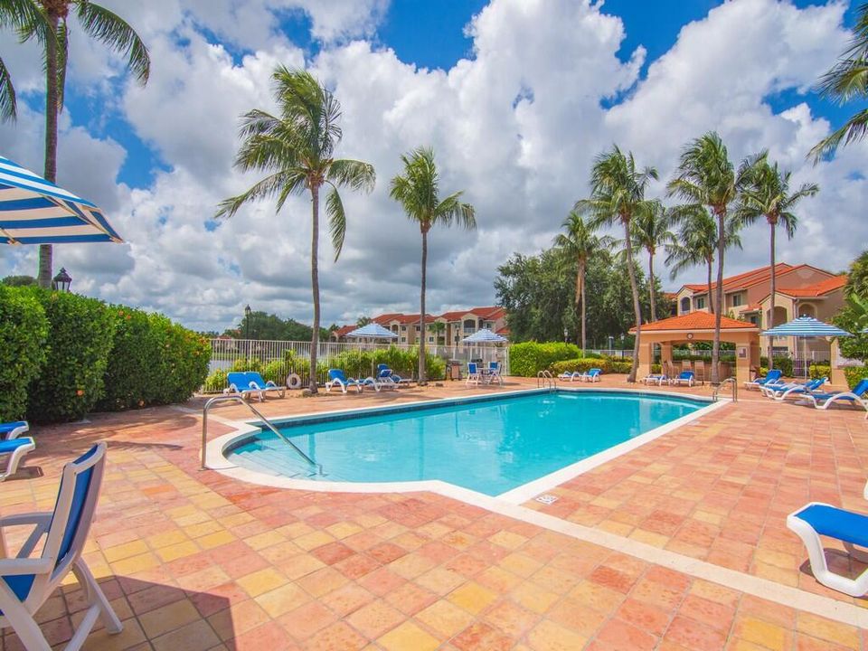 На продажу: $255,000 (2 спален, 2 ванн, 1140 Квадратных фут)