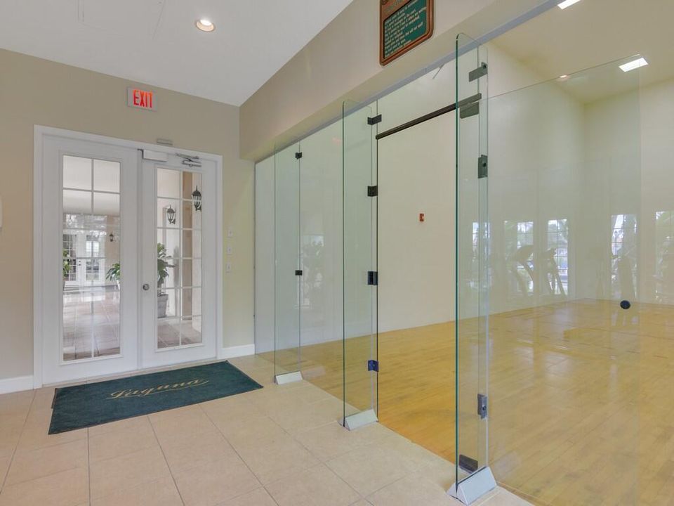 На продажу: $255,000 (2 спален, 2 ванн, 1140 Квадратных фут)