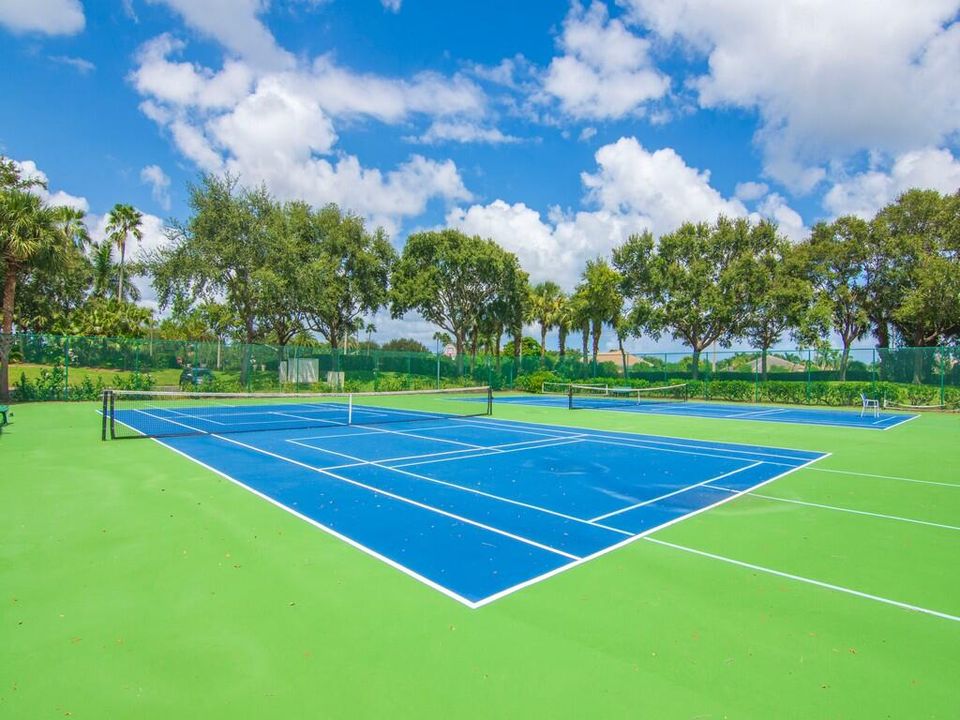 На продажу: $255,000 (2 спален, 2 ванн, 1140 Квадратных фут)