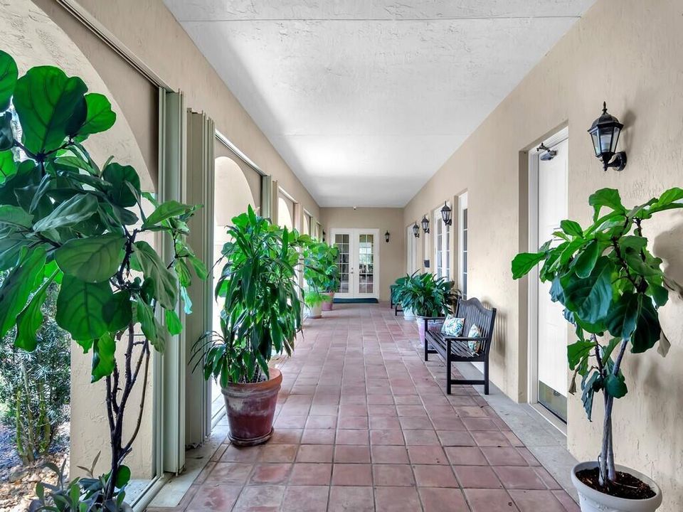 На продажу: $255,000 (2 спален, 2 ванн, 1140 Квадратных фут)