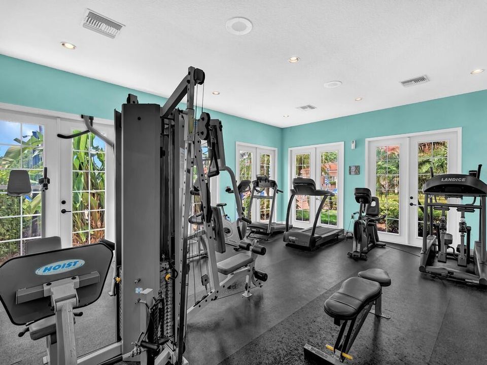 На продажу: $255,000 (2 спален, 2 ванн, 1140 Квадратных фут)