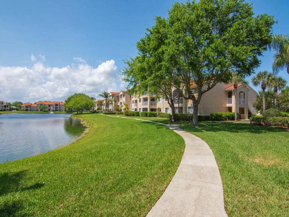 На продажу: $255,000 (2 спален, 2 ванн, 1140 Квадратных фут)