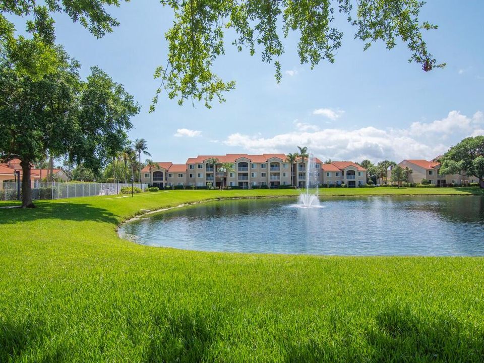 На продажу: $255,000 (2 спален, 2 ванн, 1140 Квадратных фут)