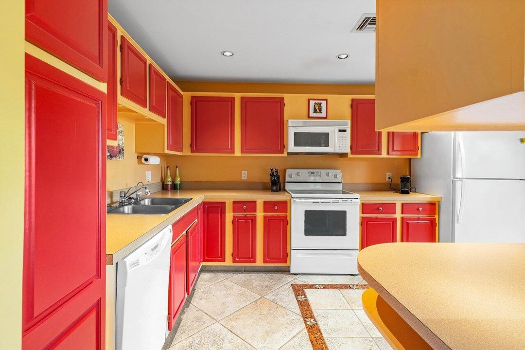 For Sale: $547,000 (3 beds, 2 baths, 1958 Square Feet)