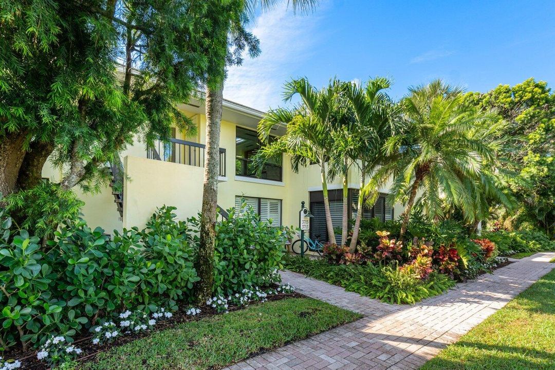 For Sale: $547,000 (3 beds, 2 baths, 1958 Square Feet)