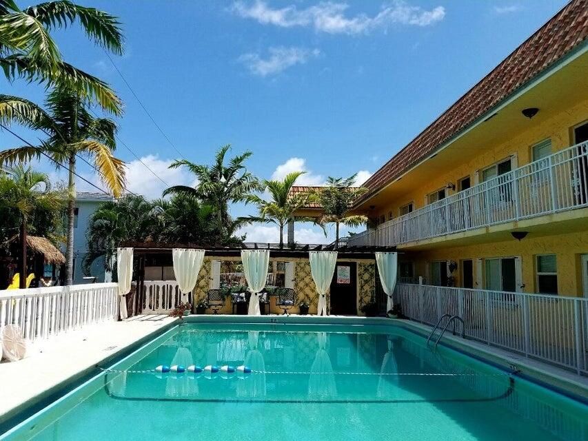 合同活跃: $1,850 (2 贝兹, 1 浴室, 1100 平方英尺)