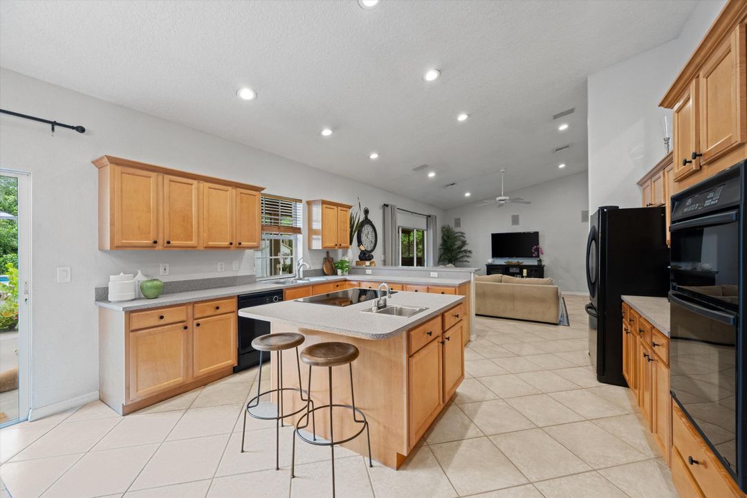 待售: $1,075,000 (5 贝兹, 3 浴室, 2663 平方英尺)