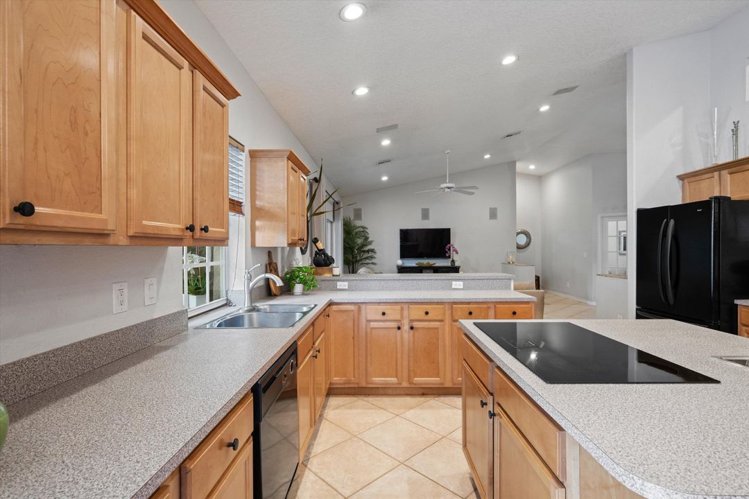 待售: $1,075,000 (5 贝兹, 3 浴室, 2663 平方英尺)