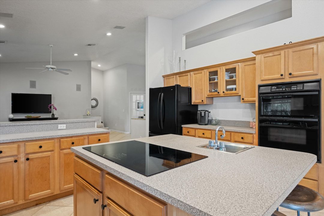 待售: $1,075,000 (5 贝兹, 3 浴室, 2663 平方英尺)