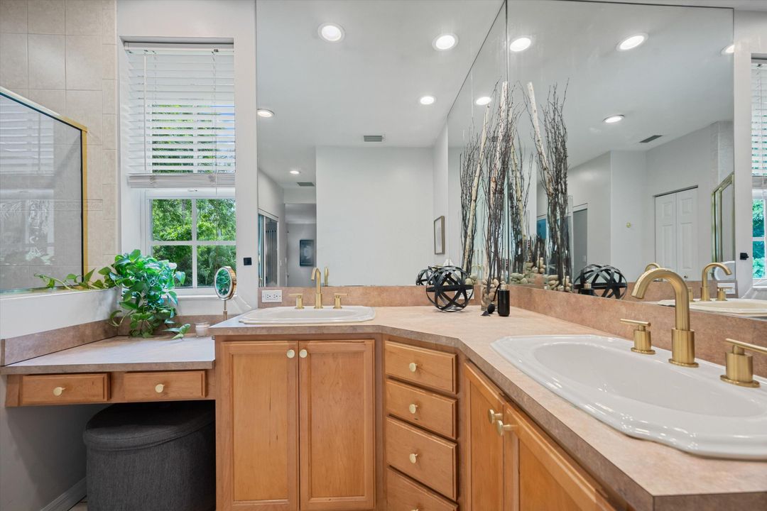 待售: $1,075,000 (5 贝兹, 3 浴室, 2663 平方英尺)