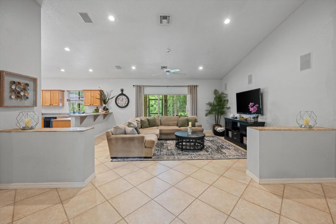 待售: $1,075,000 (5 贝兹, 3 浴室, 2663 平方英尺)