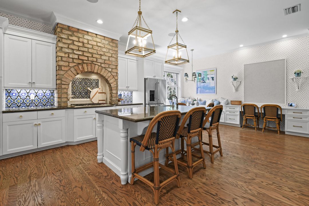 Activo con contrato: $3,200,000 (5 camas, 5 baños, 4814 Pies cuadrados)