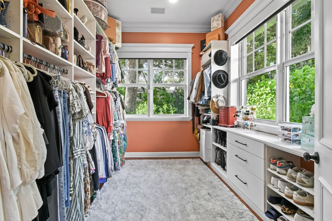 Activo con contrato: $3,200,000 (5 camas, 5 baños, 4814 Pies cuadrados)