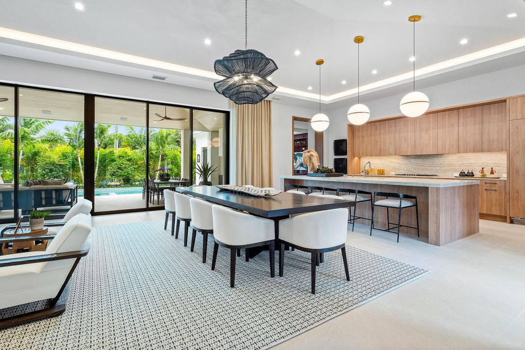 Под контрактом: $4,995,000 (4 спален, 4 ванн, 4131 Квадратных фут)