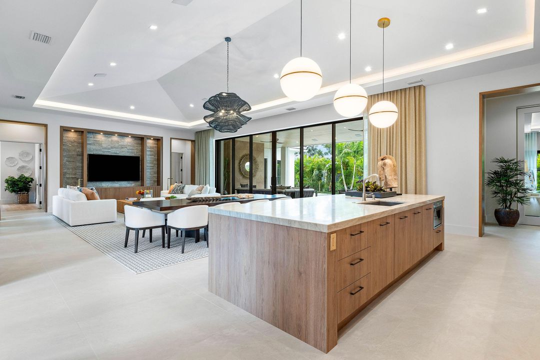 Под контрактом: $4,995,000 (4 спален, 4 ванн, 4131 Квадратных фут)