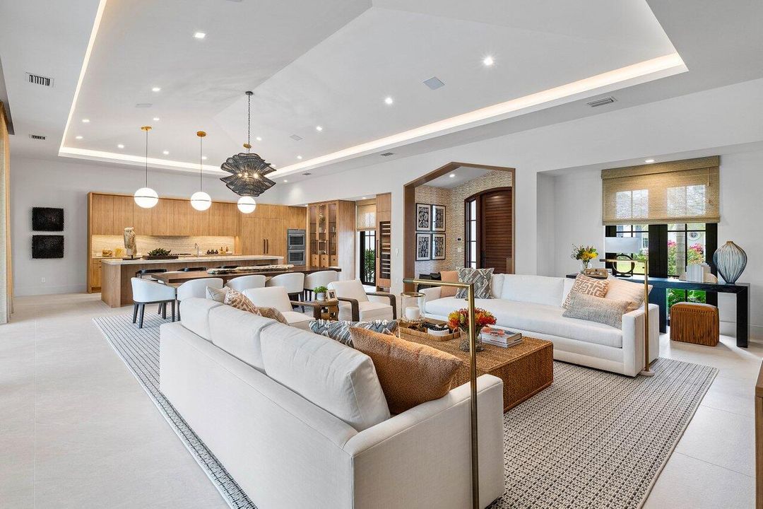 Под контрактом: $4,995,000 (4 спален, 4 ванн, 4131 Квадратных фут)